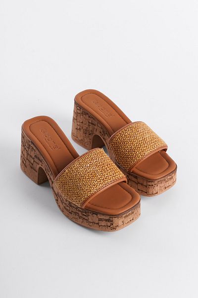 Capone Outfitters Damenhausschuhe aus Kork mit Plateausohle und Strohhalm und einem Riemen