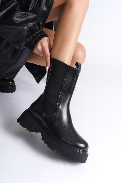 Capone Outfitters Lange Damenstiefel mit Trak-Sohle und seitlichem Gummizug