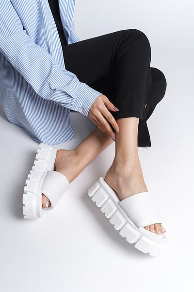 Capone Outfitters Dámské pantofle Tello na klínovém podpatku s jedním páskem