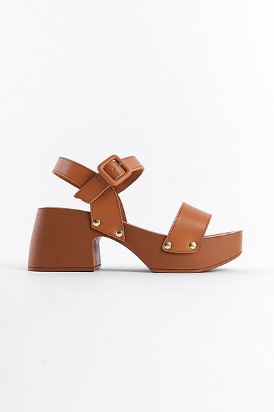 Capone Outfitters Damensandalen mit stumpfer Zehenpartie und einem Riemen mit Plateauabsatz