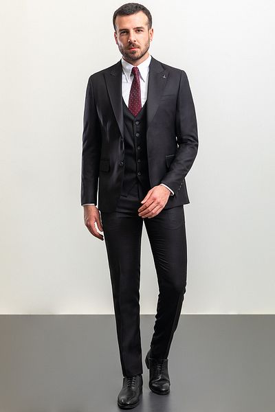 Mcr Suit Pointed Collar