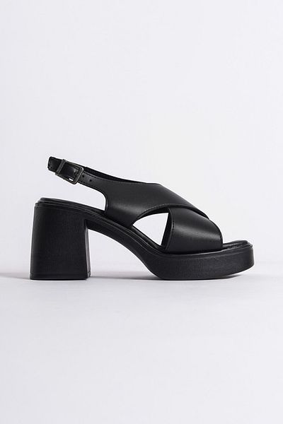 Capone Outfitters Plateau-Damensandalen mit Kreuzriemen
