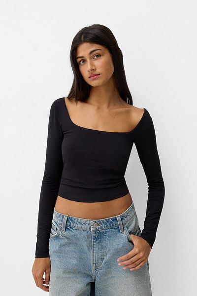 Bershka تي شيرت بأكمام طويلة ورقبة مربعة