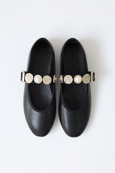 DUXAL SHOES Μαύρες γυναικείες μπαλαρίνες με χρυσή λεπτομέρεια καρφίτσας