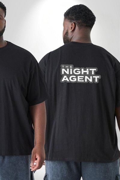 Angemiel تي شيرت أسود كبير الحجم للجنسين من Night Agent - مطبوع على الظهر