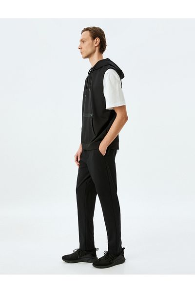 Koton Basic-Sport-Jogginghose aus Baumwollmischung mit Reißverschlusstasche und Schnürung an der Taille