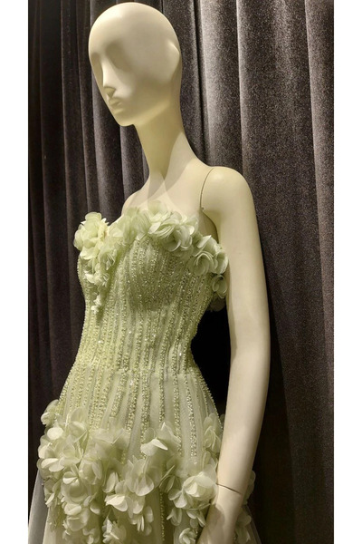 ÖMÜR INN Elma Yeşili Pul Ve Boncuk Şeritli Üç Boyutlu Çiçekli Uzun Abiye Elbise