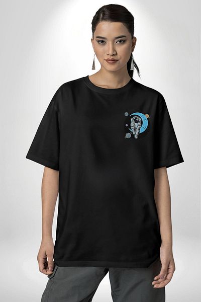 Angemiel Space Astronaut - Black Oversize Women's/Men's T-Shirt, Minimal Printed