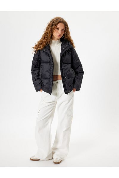 Koton Bunda Puffer s kapucí se zipem a detailem kapes a zapínáním na knoflíky