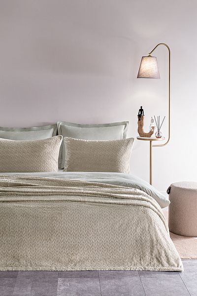 Puffy Beige Double Bedspread Set - Lines