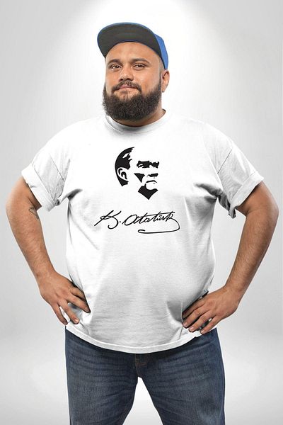 Angemiel تي شيرت أبيض كبير الحجم للجنسين من Kemal Atatürk Signature and Silhouette - نموذج أساسي مطبوع من الأمام