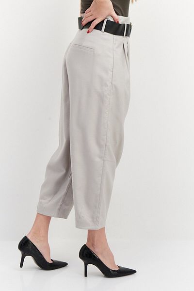Couture Made For Vero Moda بنطال شينو بقصة عادية وحزام للنساء، رمادي