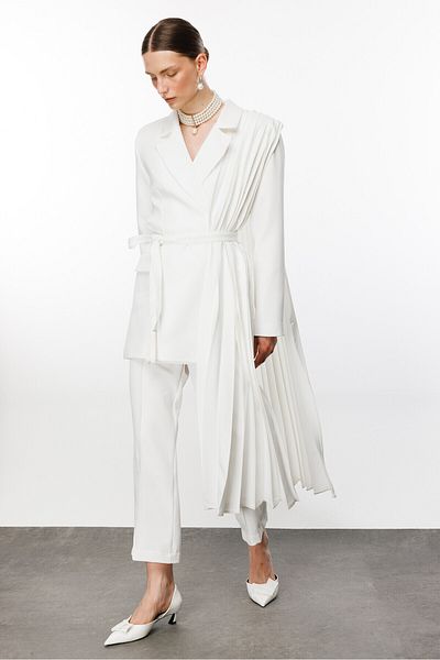 KUAD Pleated Ecru Blazer Detail
