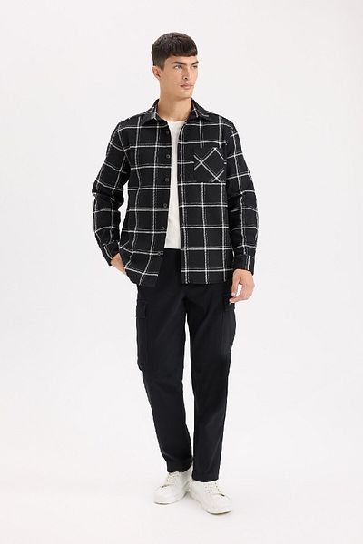 DeFacto Langärmliges Hemd aus kariertem Flanell mit normaler Passform und Polokragen E2763AX24WN