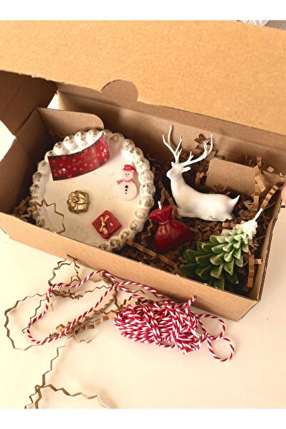 EYA STUDİO Yılbaşı Mum ve Biblo Seti 7 Parça Sunum Tabaklı Çam Ağaçlı Geyikli Kardan Adamlı - Yılbaşı Hediyesi