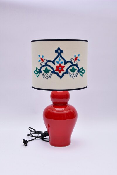 Genel Markalar El Yapımı Özel Tasarım Çini Motif Nakışlı Kırmızı İznik Seramik Ayaklı Abajur