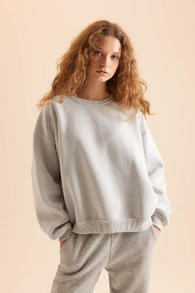 DeFacto Übergroßes Sweatshirt mit Rundhalsausschnitt – weite Passform, dicker Stoff D9022AXNS