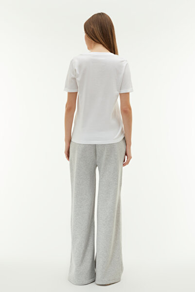 Mudo Cotton V-Neck T-Shirt