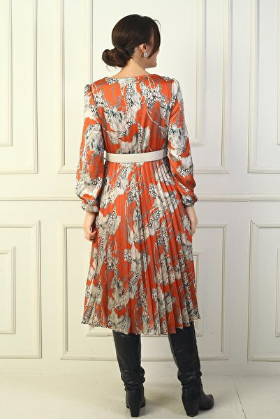 By Saygı Double-breasted Collar Lined Waist Belt Leopard Pattern Pleated Satin Dress