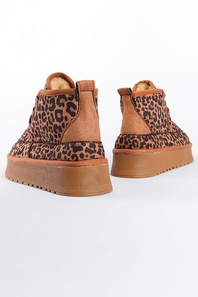Capone Outfitters Damenstiefel aus Schafsleder mit dicker Sohle und runder Spitze