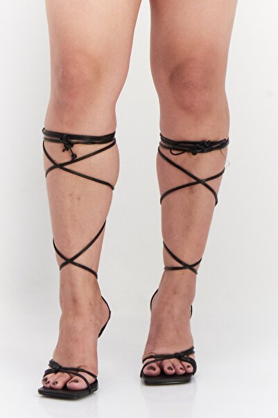 BOOHOO صندل نسائي كاجوال بكعب ستيليتو مع رباط للإغلاق، أسود