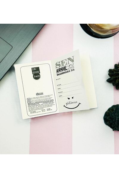 Gift Moda Ama Which One V2 - دفتر ملاحظات صغير مصمم بغطاء صلب