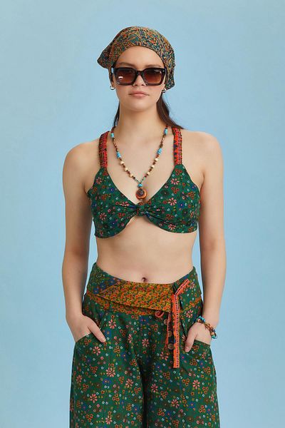 Los banditos Bluză crop bralet cu cravată cu model de flori verzi în stil boem