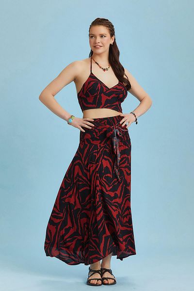 Los banditos Loose Red Black Asymmetrical Skirt