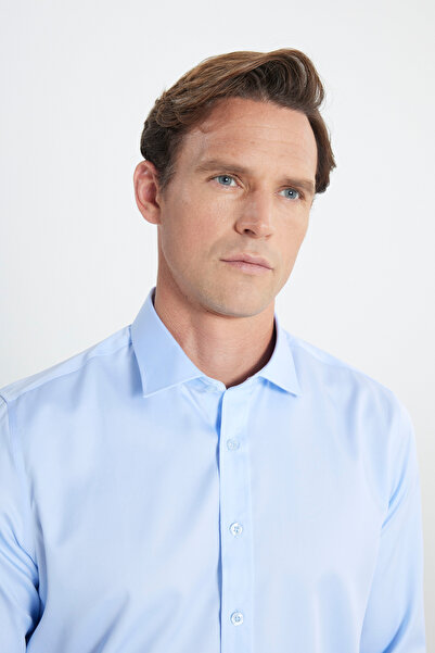 ALTINYILDIZ CLASSICS Erkek Açık Mavi Slim Fit Dar Kesim Klasik Yaka %100 Pamuk Ütü Gerektirmeyen Non-Iron Gömlek