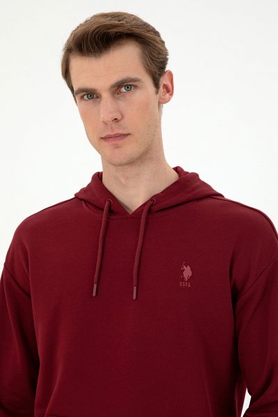 U.S. Polo Assn. سويت شيرت أساسي باللون العنابي للرجال 50298271 -VR014
