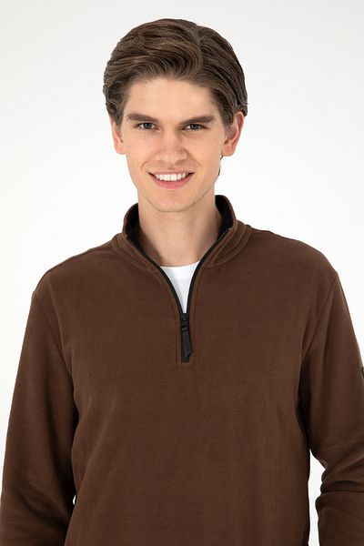 U.S. Polo Assn. سويت شيرت من الصوف الأساسي باللون البني بنصف سحاب للرجال 50298085 -vr029