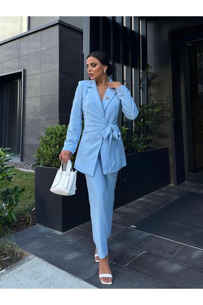 Bella Breeze Kadın Broş Detaylı Bağlamalı Ceket Pantolon Takım Elbise