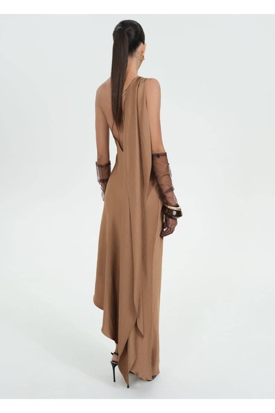 MANGO Woman Uzun asimetrik pelerinli elbise