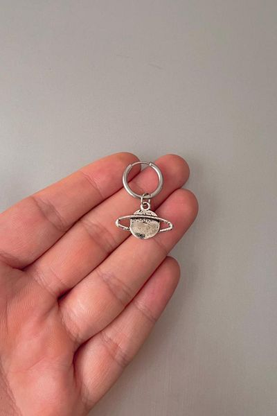 Jaida Moda Unisex Silver Saturn Figured Steel Dangle Hoop Earrings