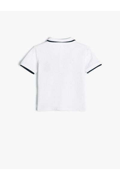Koton Kurzarm-T-Shirt aus gestreifter Baumwolle mit Polo-Ausschnitt und Stickerei-Detail