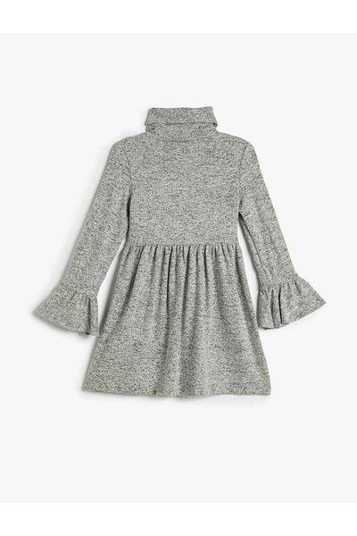 Koton Kleid mit Rollkragen, langen Ärmeln, Midi-Länge, weich strukturiert
