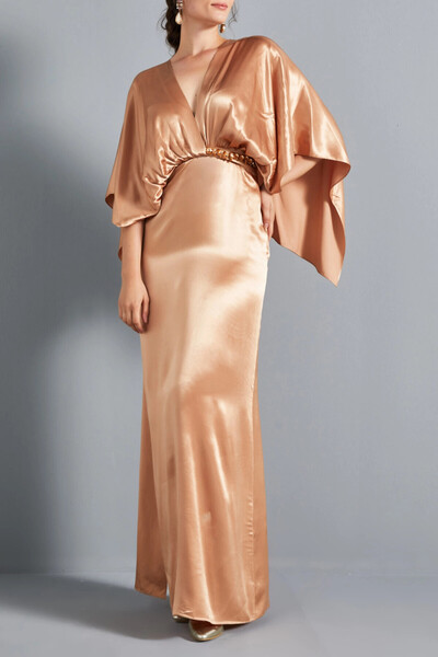 SERPİL Saten V Yaka Bel Detaylı Yırtmaçlı Uzun Abiye Bej Elbise 37182