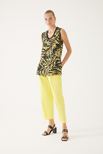 Exquise Viscose Leaf Patterned Comfortable Blouse