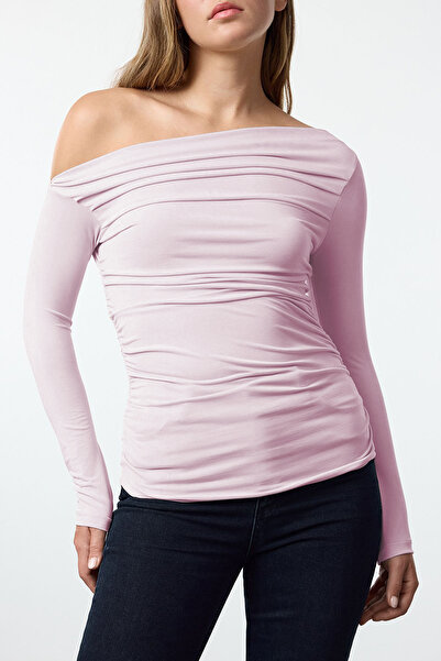 Trendyol Collection Rosafarbene, figurbetonte, elastische Strickbluse mit gerafften/drapierten Details und langen Ärmeln TWOAW25BZ00248