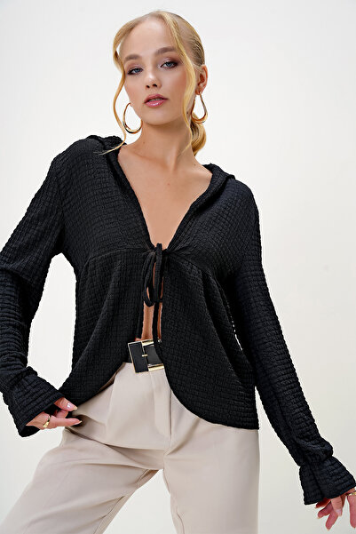 Trend Alaçatı Stili Women's Black Polo Neck Tie Front Seersucker Knitted Blouse Alc-X13123