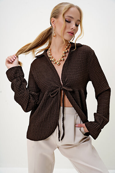 Trend Alaçatı Stili Női barna póló nyakú elöl nyakkendő Seersucker kötött blúz ALC-X13123