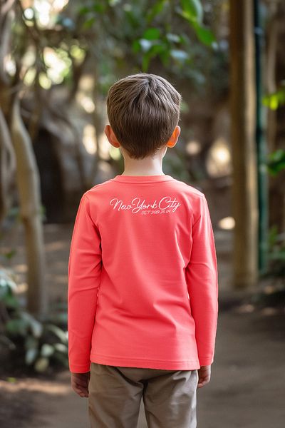 TRENDYOLKIDS Piros hátú nyomtatott férfi gyerek kötött póló TKDAW25TS00028