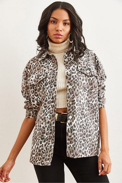 Olalook Women's Ecru Leopard Pocket Leopard Oversize Gabardine Shirt Gml- 19001258
