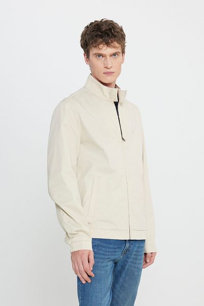 Lee Beigefarbene Herrenjacke aus 100 % Baumwolle mit normaler Passform und Stehkragen und Reißverschluss