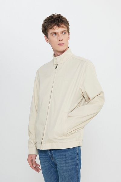 Lee Beigefarbene Herrenjacke aus 100 % Baumwolle mit normaler Passform und Stehkragen und Reißverschluss