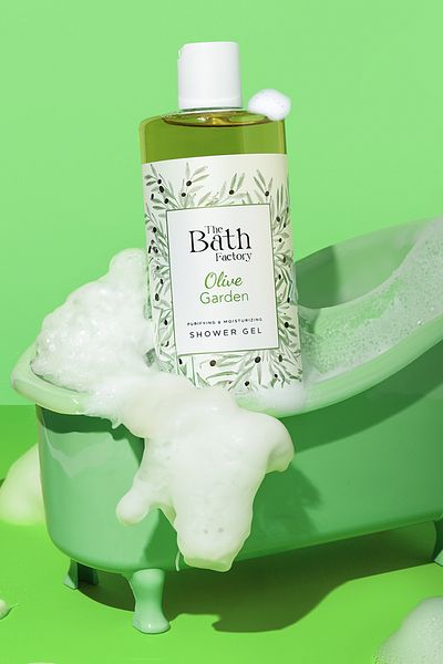THE BATH FACTORY Moisturizing and nourishing shower gel with olive oil flavour 400 ML
