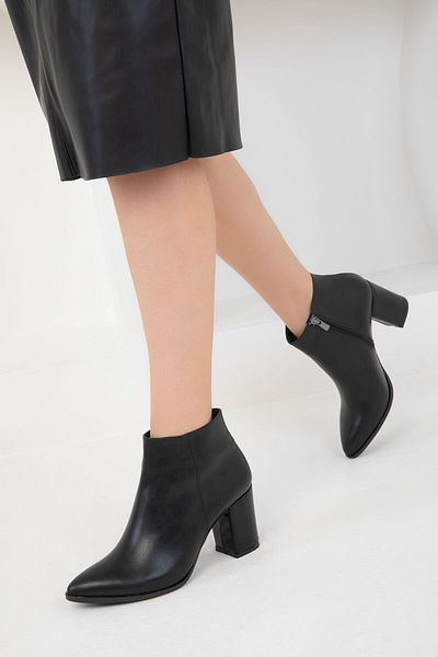 SOHO Women's Black Boots & Booties 17518