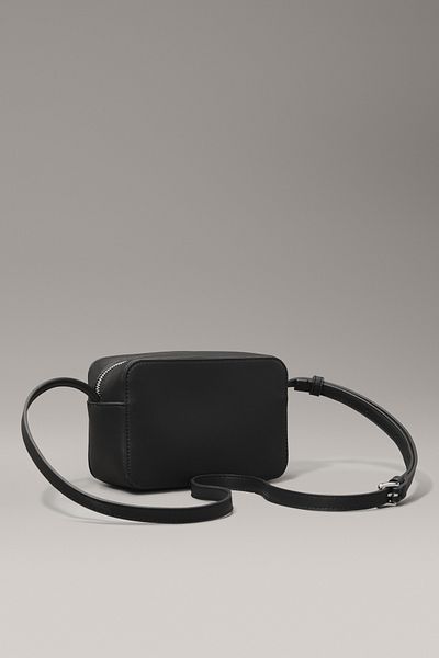Calvin Klein Schwarze Umhängetasche aus Kunstleder – Crossbody, für den täglichen Gebrauch, stilvoll und funktional