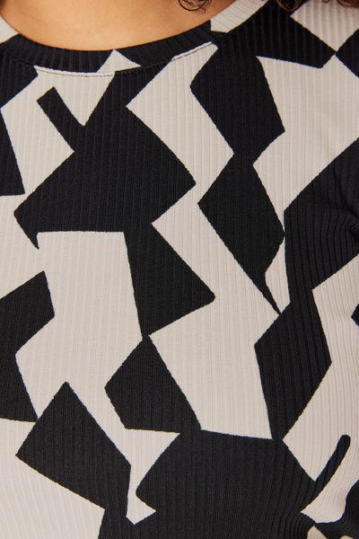 Trendyol Curve Μπλούζα με πολύχρωμο σχέδιο Bodycone/Body-Sitting Rib Knitted Plus Size Μπλούζα TBBAW23AF00016