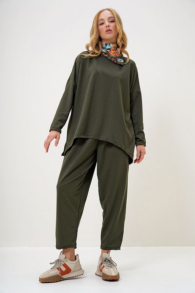 Trend Alaçatı Stili Khaki Color Women's Oversize Sweatshirt and Pants Set - Crew Neck, Asymmetrical Cut Alc-X13263